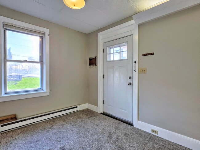 Building Photo - 1042 Martindale Rd