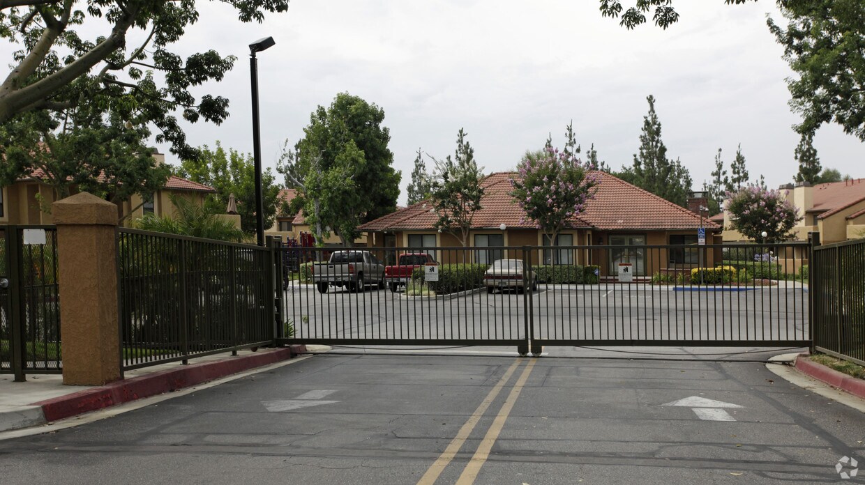 La Serena Apartments Rancho Cucamonga, CA