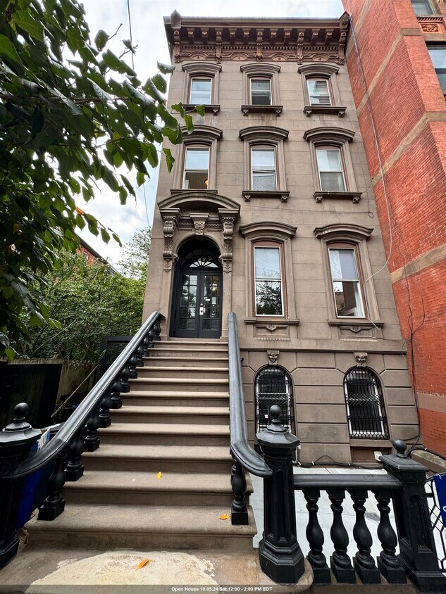 Primary Photo - 325 Montgomery St