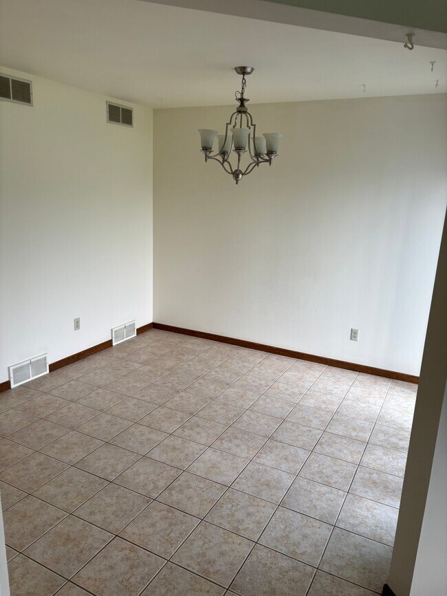 Building Photo - 308 Lexington Dr