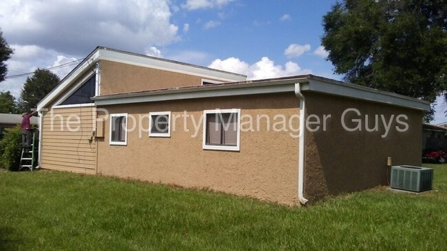 Building Photo - 43 Narcissus Dr