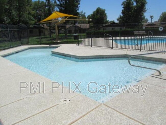 Building Photo - 5135 E Evergreen St