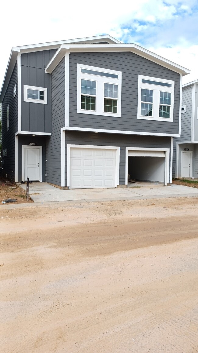 Building Photo - 18827 Luminescent Ln