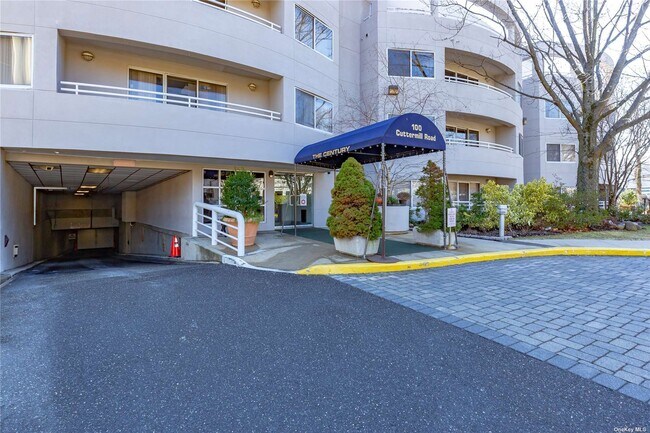 Foto del edificio - 100 Cutter Mill Rd