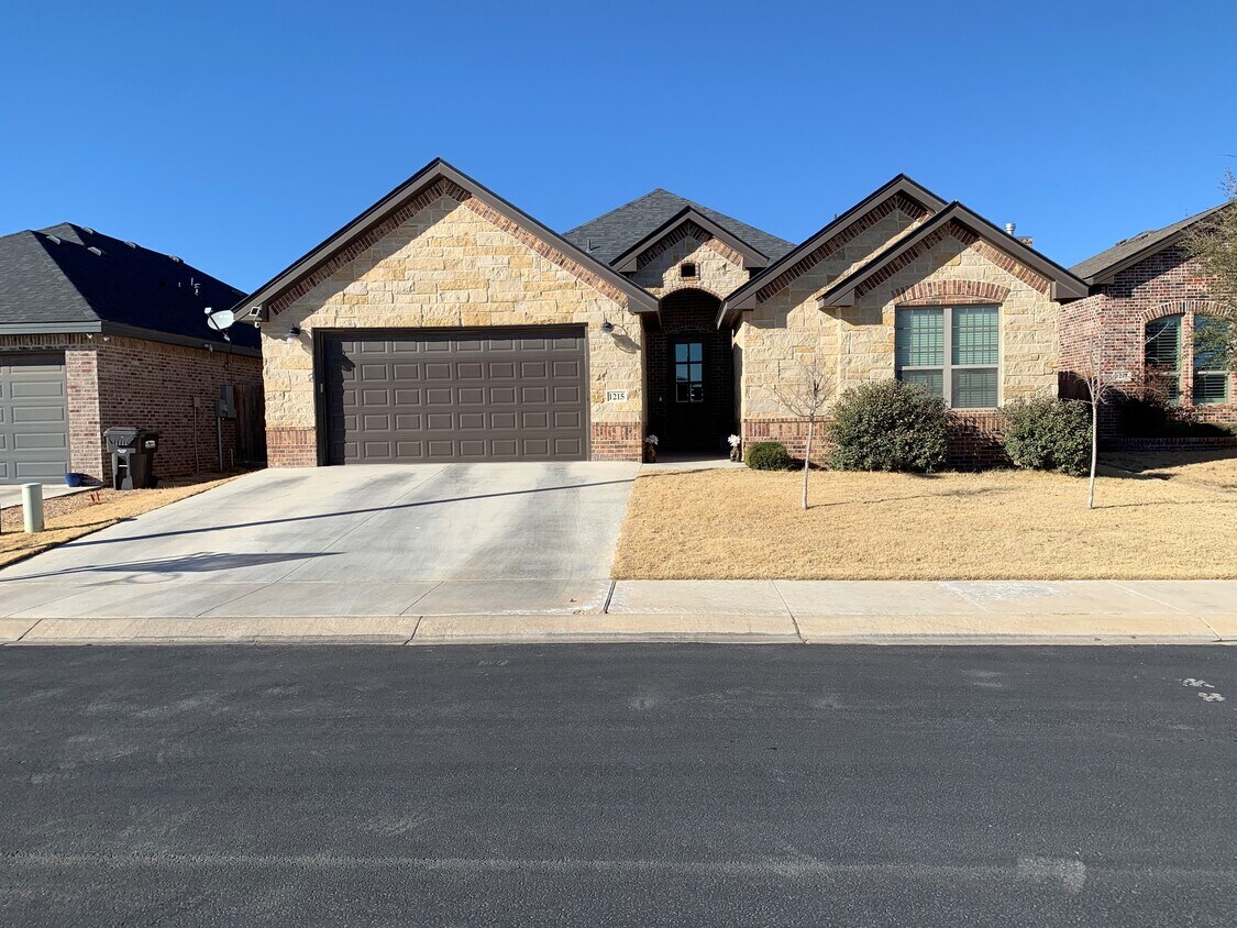 Primary Photo - 1215 Desert Rose Dr