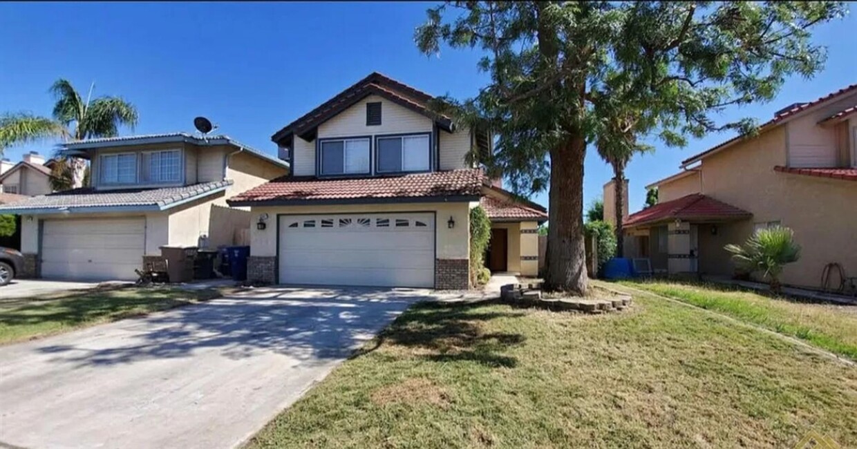 Primary Photo - Fantastic SW Two Story Home For Rent