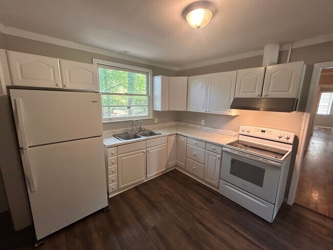 Foto del edificio - 4503 Lakeview Dr NW