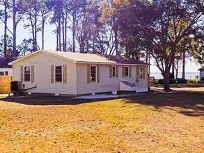 Building Photo - 125 N River Dr