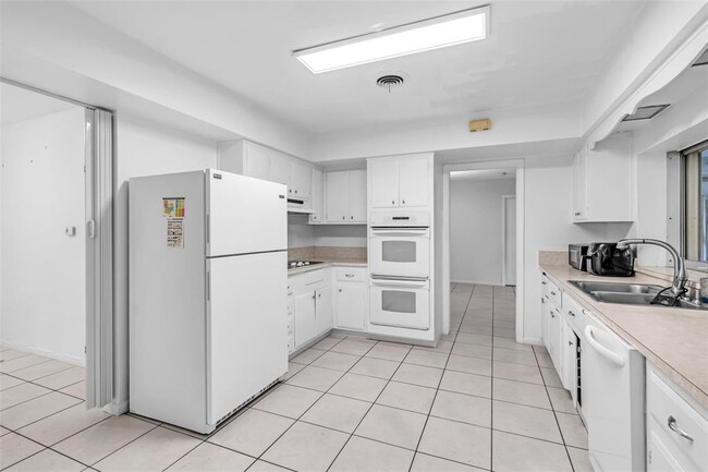 Building Photo - 781 NW 66th Ave