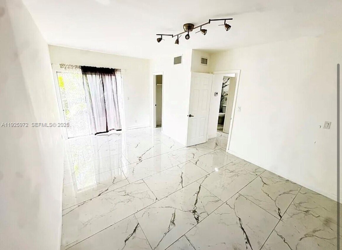 Building Photo - 2646 Polk St