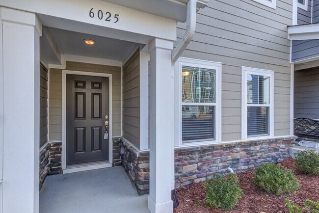 Building Photo - 6025 Kayton St