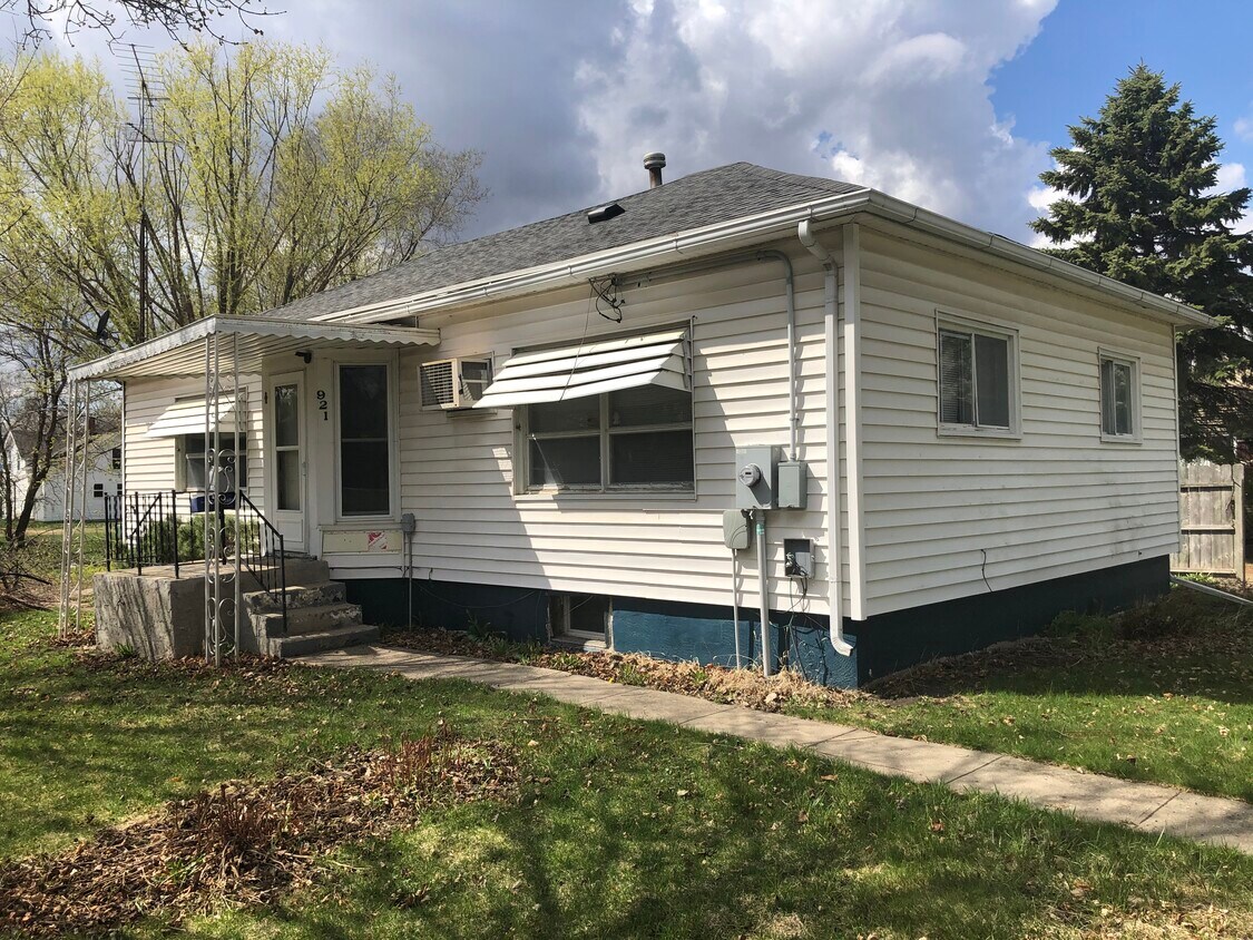 921 3rd Ave, Brookings, SD 57006 House Rental in Brookings, SD