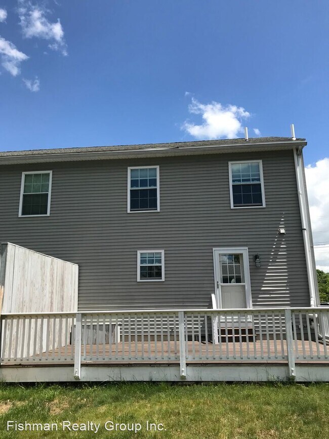 Foto del edificio - 3 br, 1.5 bath House - 19 Rochester St.#1