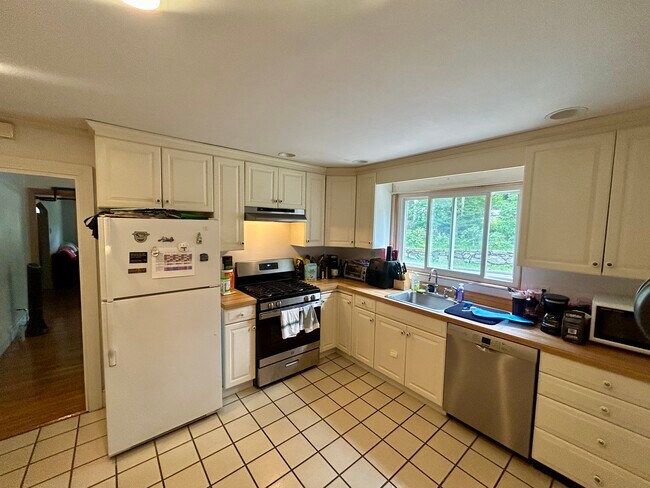 Kitchen - 23 Heath St