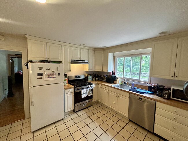 Kitchen - 23 Heath St