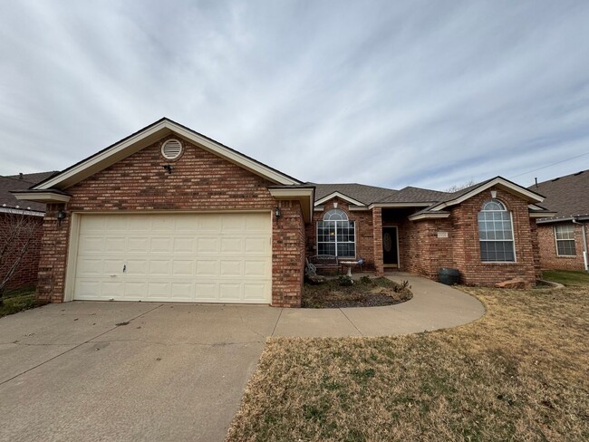 Building Photo - House Located On Cul-De-Sac & Near Shoppin...