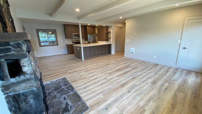 Foto del edificio - 13405 Donner Pass Rd