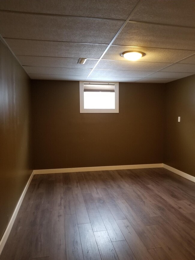 Building Photo - 2 Bed 1 Bath Unit in Olds, AB