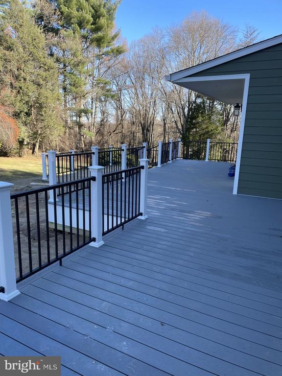 Foto del edificio - 12405 Falls Rd