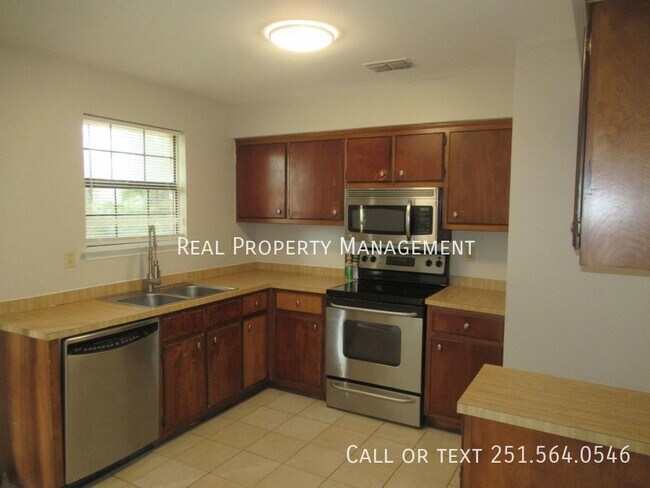 Building Photo - 3 Bedroom 2 Bath Home in West Mobile