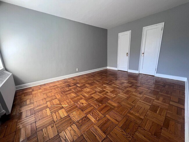 Foto del edificio - 184-14 64th Ave
