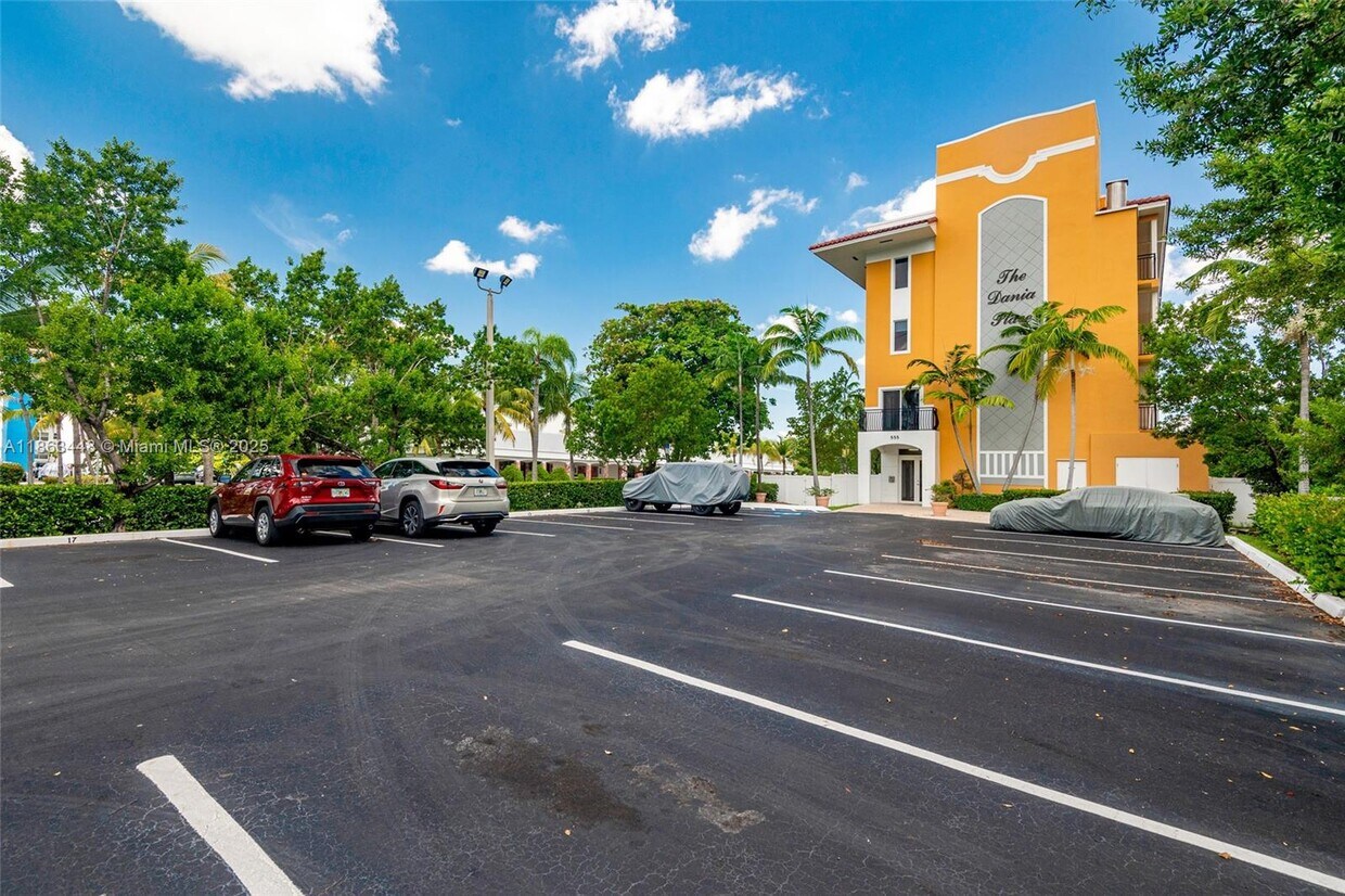 Primary Photo - 555 E Dania Beach Blvd
