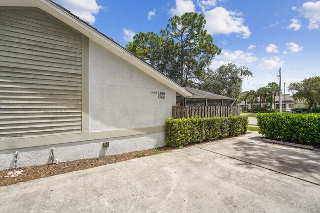 Building Photo - 1368 Periwinkle Pl
