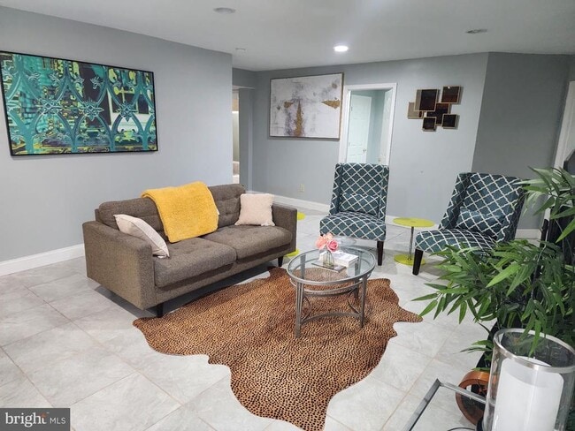 Foto del edificio - 7571 Holly Ridge Dr