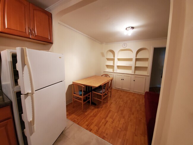Foto del edificio - 2427 E 26th St