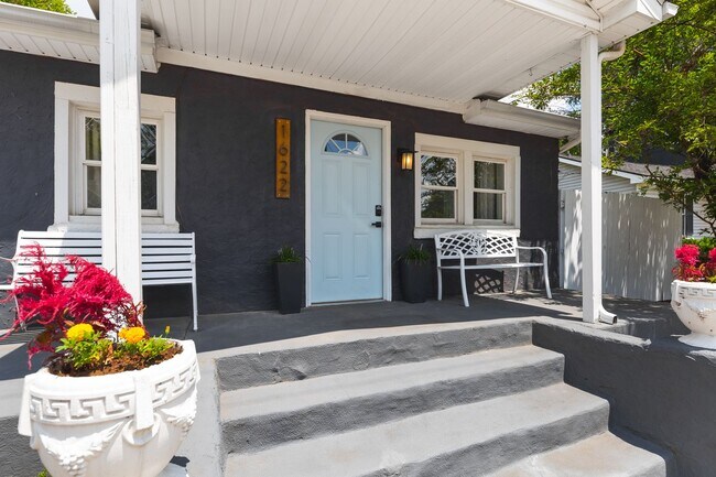 Foto del edificio - Cute 2 Bedroom Home in Buena Vista - 5 min...