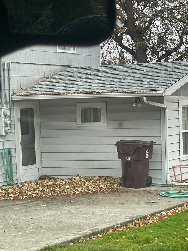 Primary Photo - 100 SE South St