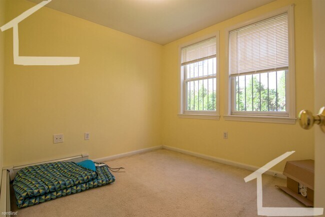 Building Photo - 4 br, 2 bath House - 61 Strathmore Rd Apt 1J