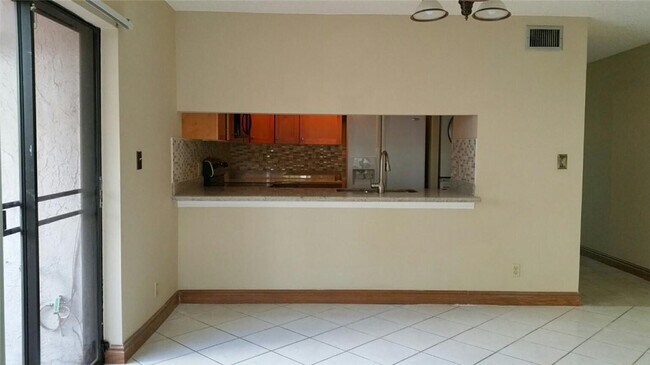 Foto del edificio - 9303 SW 1st St