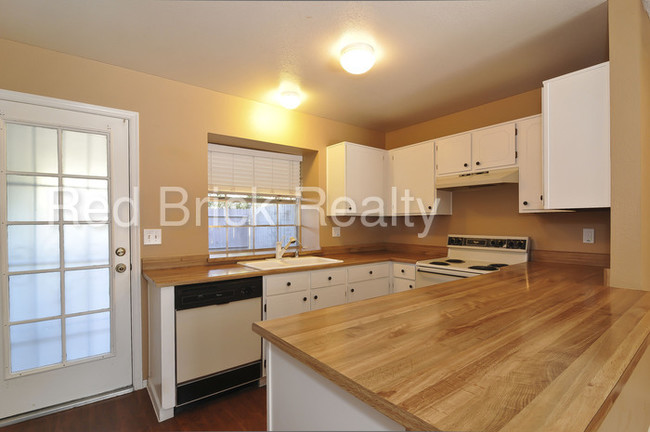 Building Photo - 4601 N 102nd Ave