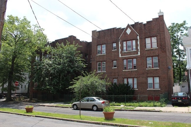 Building Photo - 280 Goldsmith Ave