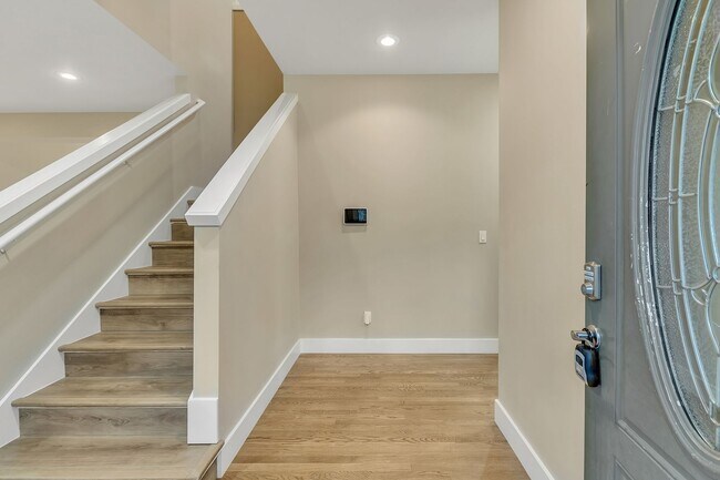 Foto del edificio - 729 Prospect Ave N