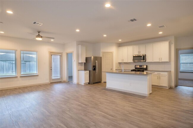 Building Photo - 7723 Brushwood Dr