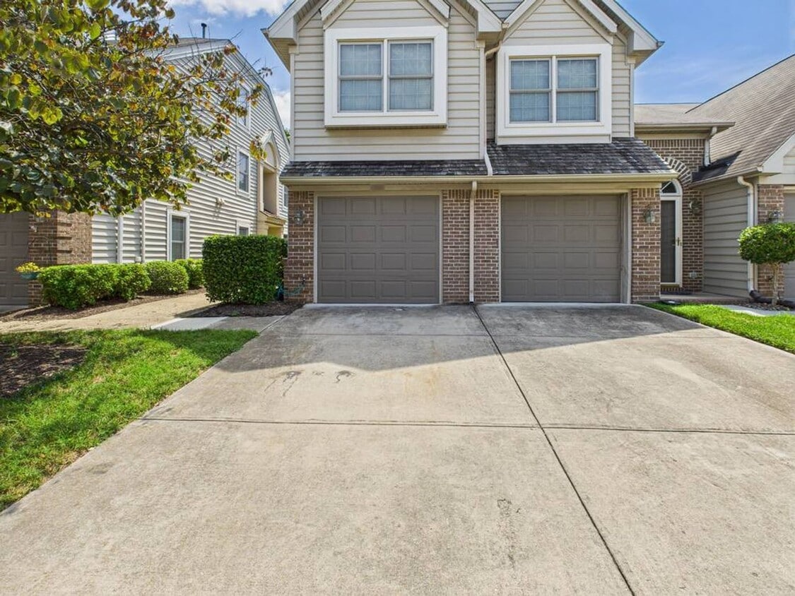 Primary Photo - Charming 2 Bedroom 2 Bathroom Condo Locate...
