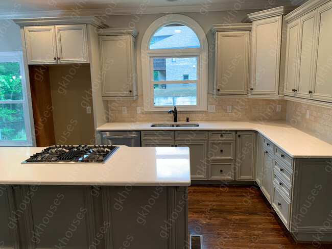 Building Photo - 1012 Pinecliff Cir