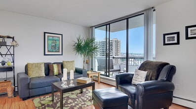 Building Photo - 1434 Burnaby St