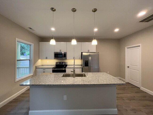 Foto del edificio - Gorgeous New Construction in Weaverville