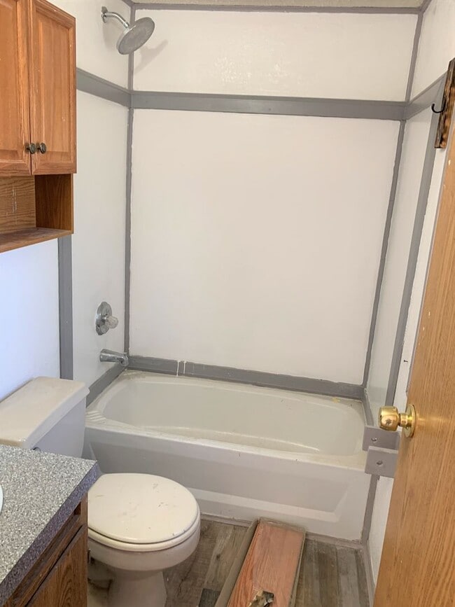 Building Photo - 3 bedroom single wide in Spring Creek