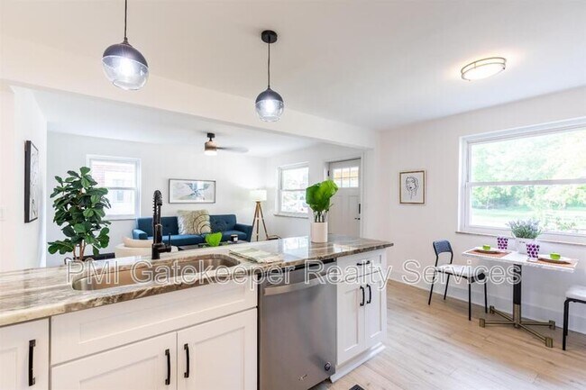 Foto del edificio - 7017 Britton Ave