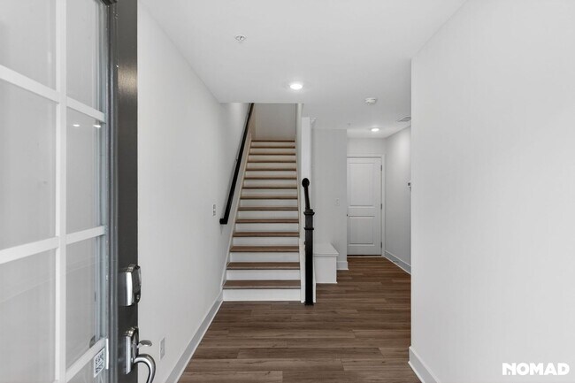 Building Photo - 811 Atkins Ln