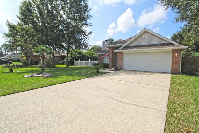 Foto del edificio - Spacious Perdido Area 3BR Home with 2-Car Garage, Screened Porch, Open Patio, Quartz Kitchen & La...
