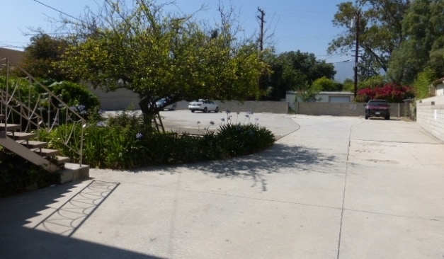 Building Photo - 3721-3723 Huntington Dr