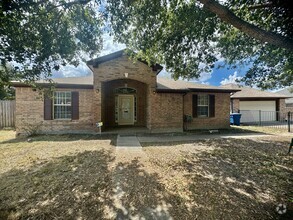 Building Photo - 4707 Highland Farm