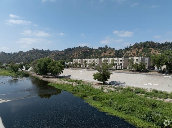 Building Photo - Lilian Frogtown