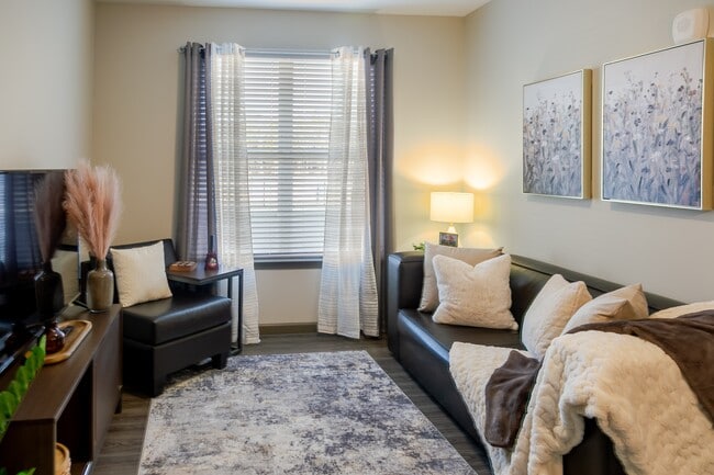 Building Photo - College View