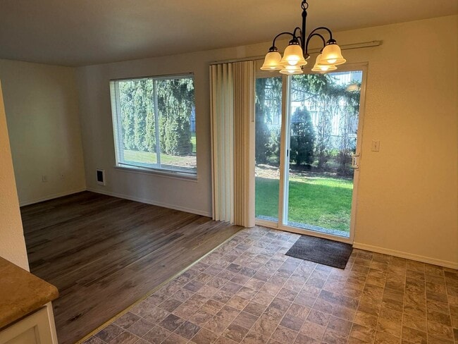 Living room, dining area - 9127 Meridian Pl NE